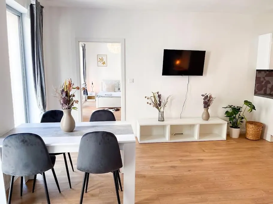 Suite Platinum Xl 310 Prague